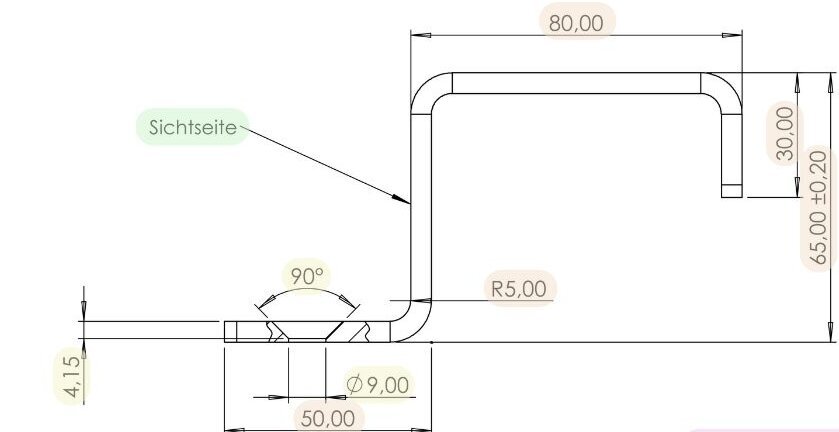 Technische Zeichnung eines Bauteils mit Anforderungen wie Gravur, Gewinde, Senkungen etc.