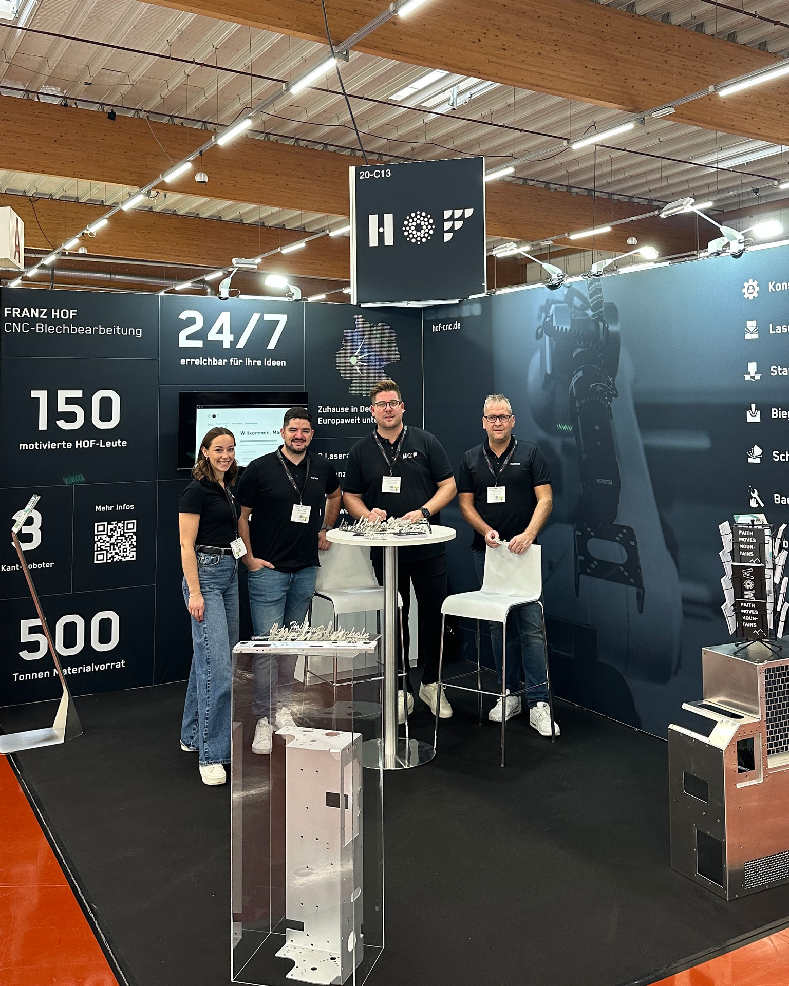 Aussteller Teambild von der Fachmesse für Maschinenbau 2025 in Bad Salzuflen